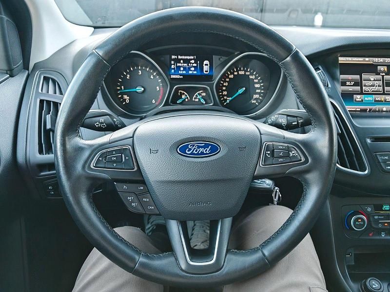 Second-hand Ford Focus 120 CP (88 kW) 2016 Albastru Break