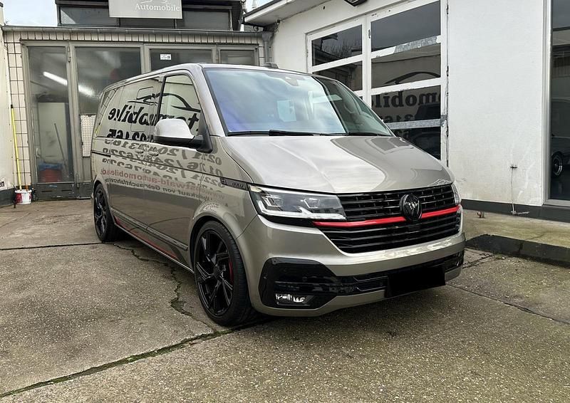 Second-hand VW Multivan Generation Six 199 CP (146 kW) 2020 Maro Monovolum