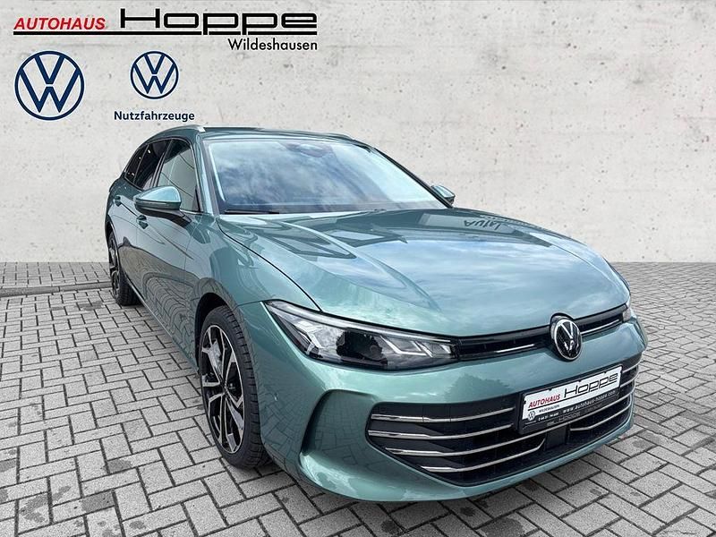 Grün Gebraucht 2024 VW Passat Business Kombi | 33.480 € (Guter Preis) - Bild 1/4