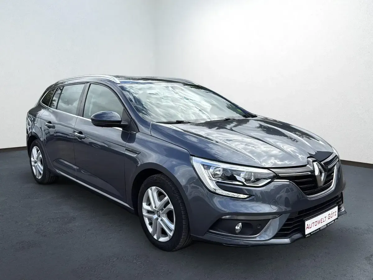 Gebraucht Renault Mégane GrandTour Business 132 PS (97 kW) 2017 Blau Kombi