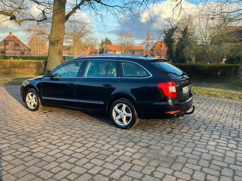 Gebraucht Skoda Superb 170 PS (125 kW) 2009 Schwarz Kombi