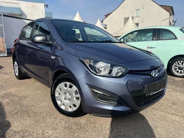 Gebraucht Hyundai i20 Style 101 PS (74 kW) 2014 Grau Kleinwagen