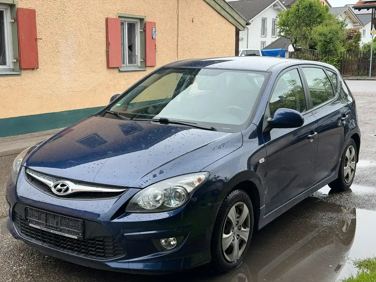 Gebraucht Hyundai i30 Edition+ 90 PS (66 kW) 2010 Blau Kleinwagen