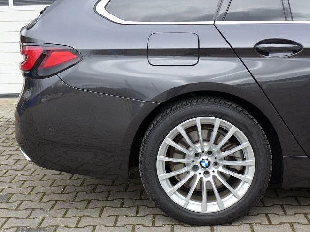 Gebraucht BMW 530e Luxury Line 286 PS (210 kW) 2022 Sophistograu Kombi