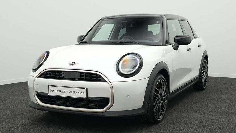 Weiß Gebraucht 2024 Mini Cooper Favoured Kleinwagen | 30.301 € (Fairer Preis) - Bild 1/4