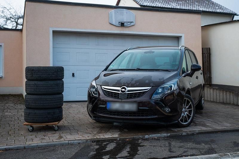 Braun Gebraucht 2015 Opel Zafira SUV | 6.900 € (Guter Preis) - Bild 1/4