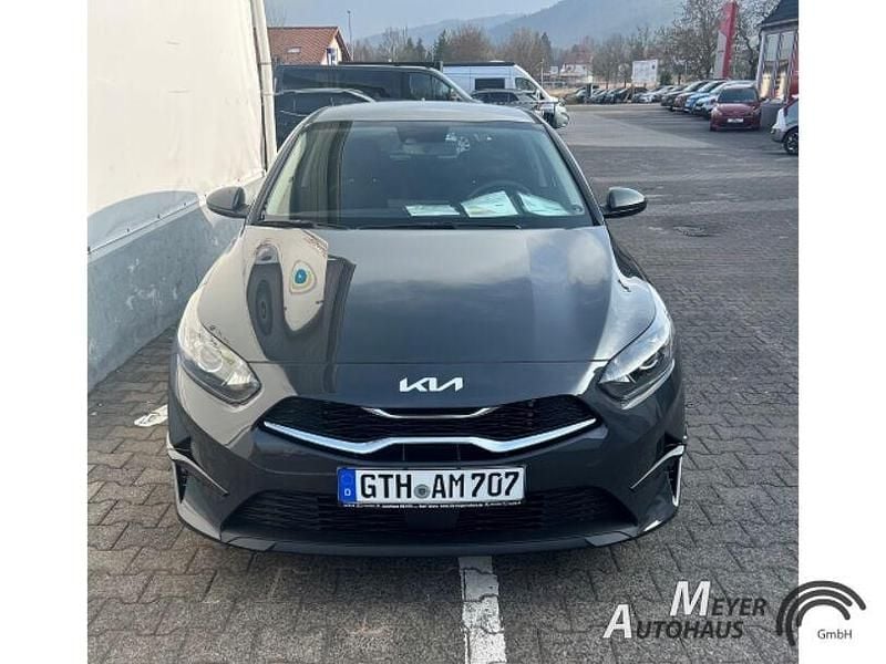 Gebraucht Kia Ceed Comfort 136 PS (100 kW) 2023 Schwarz Kleinwagen