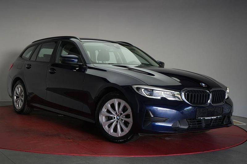 Blau Gebraucht 2020 BMW 320 Advantage Kombi | 21.450 € (Guter Preis) - Bild 1/4