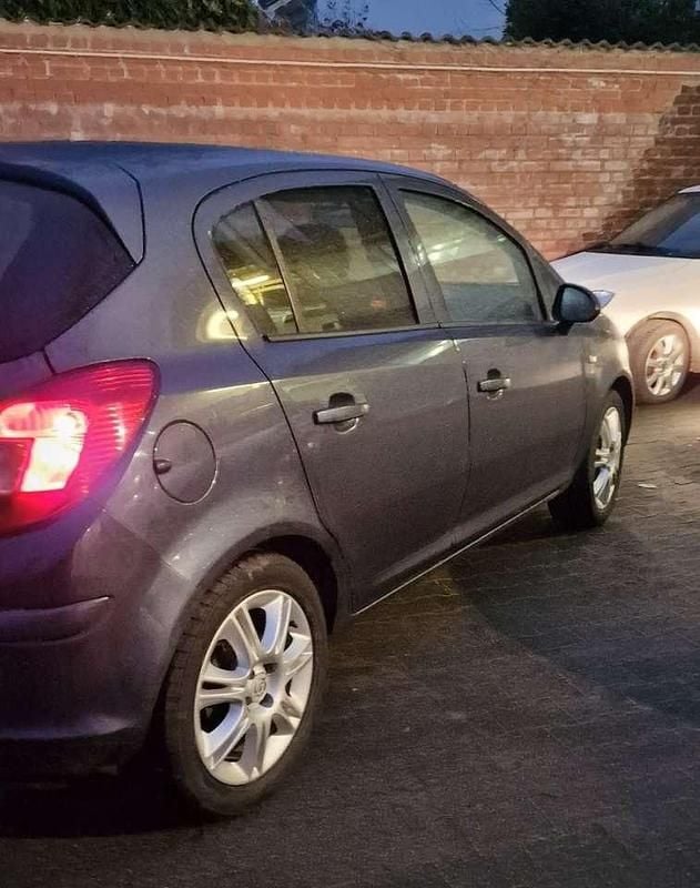 Gebraucht Opel Corsa Edition 86 PS (63 kW) 2010 Metro metallic Kleinwagen