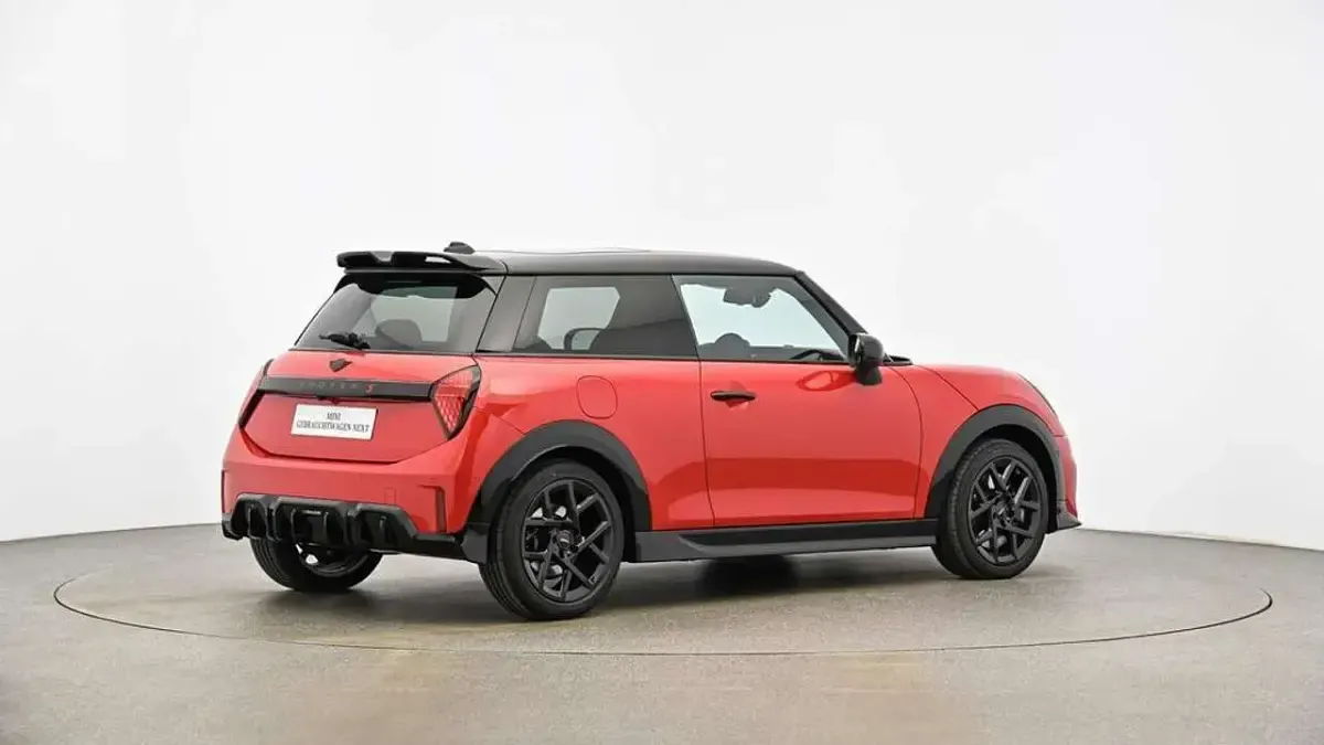 Używany Mini John Cooper Works 204 KM (150 kW) 2024 Czerwony Hatchback