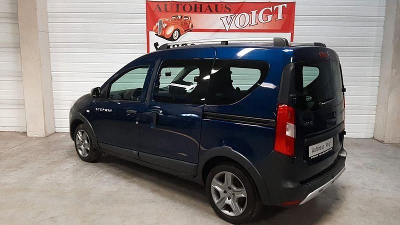 Gebraucht Dacia Dokker Celebration 116 PS (85 kW) 2017 Blau Van / Kleinbus