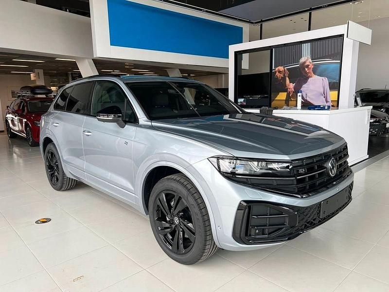 Neu VW Touareg R-line 286 PS (210 kW) 2026 Silber SUV