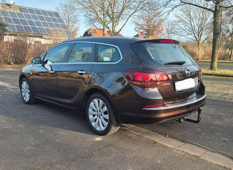 Gebraucht Opel Astra Selection 116 PS (85 kW) 2013 Braun Kombi