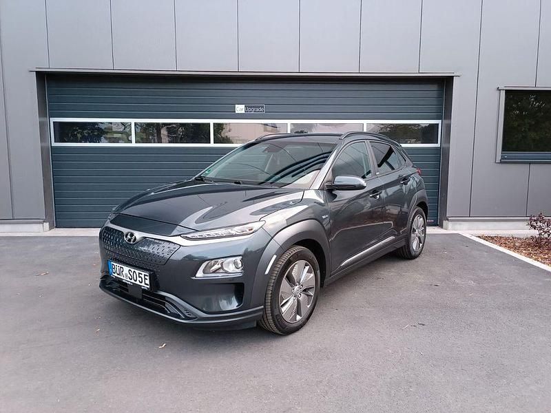 Grau Gebraucht 2021 Hyundai Kona Advantage SUV | 16.799 € (Guter Preis) - Bild 1/4