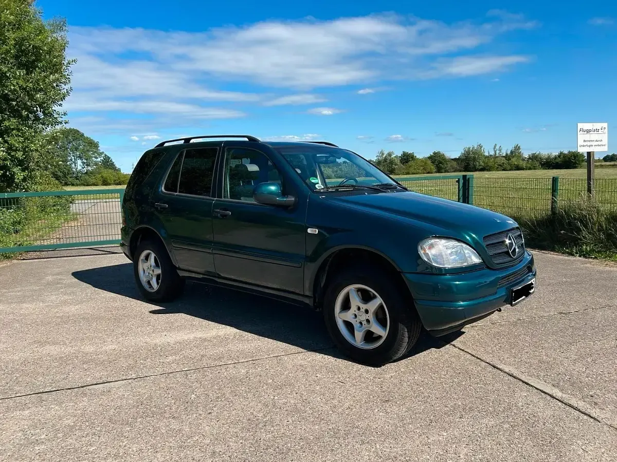 Gebraucht Mercedes ML430 272 PS (200 kW) 1999 Grün SUV