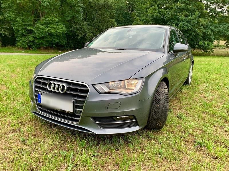 Grau Gebraucht 2013 Audi A3 Sport Kleinwagen | 12.250 € (Guter Preis) - Bild 1/4