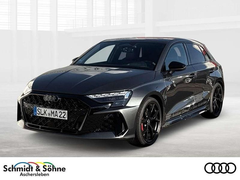 Grau metallic Gebraucht 2025 Audi RS3 Sportback Ambiente Kleinwagen | 70.920 € (Fairer Preis) - Bild 1/4