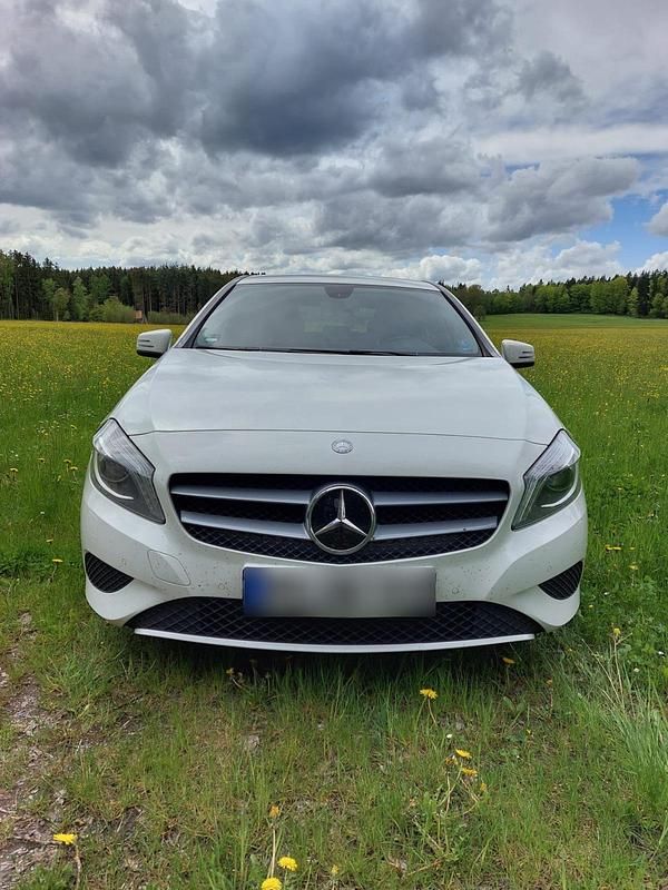 Gebraucht Mercedes A200 150 PS (110 kW) 2014 Weiß Kleinwagen
