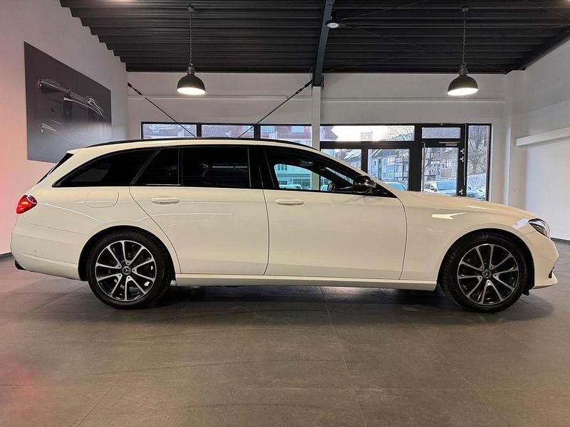 Gebraucht Mercedes E220 194 PS (142 kW) 2017 Weiß Limousine