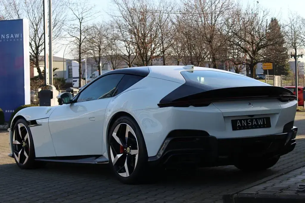 Nouă Ferrari 12 Cilindri 829 CP (609 kW) 2026 Alb