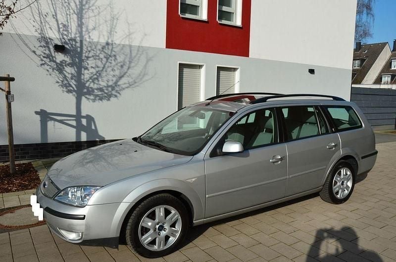 Gebraucht Ford Mondeo Ghia 145 PS (106 kW) 2005 Silber Kombi