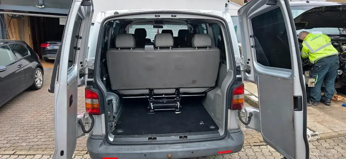 Gebraucht VW Transporter 130 PS (95 kW) 2004 Silber Van