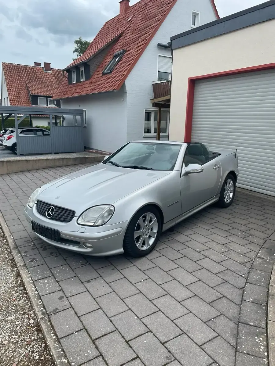 Gebraucht Mercedes SLK230 197 PS (144 kW) 2000 Silber Cabrio