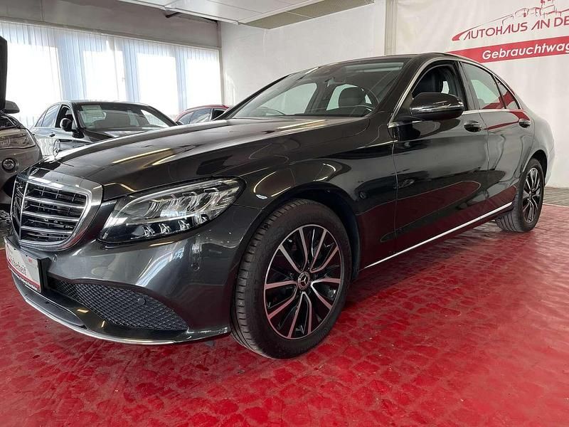 Gebraucht Mercedes C220 194 PS (142 kW) 2021 Olivgruen matt Limousine
