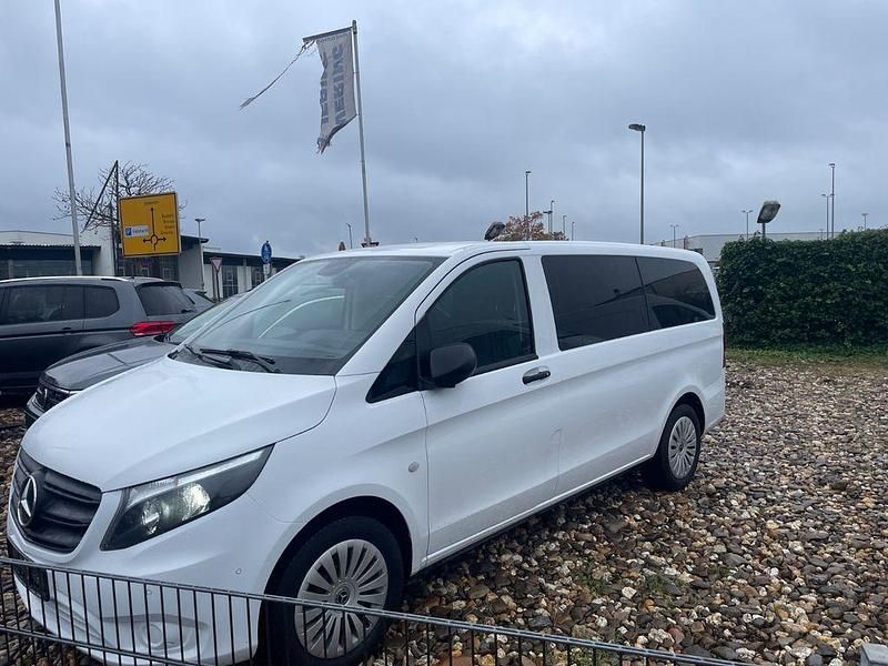 Weiß Gebraucht 2022 Mercedes Vito Edition Kombi | 36.999 € (Teuer) - Bild 1/4
