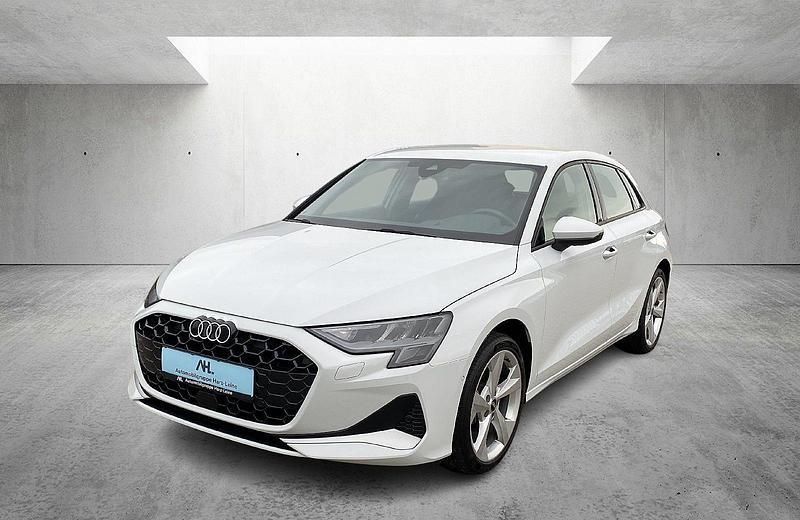 Weiß Gebraucht 2024 Audi A3 Sportback e-tron Advanced Limousine | 33.526 € (Teuer) - Bild 1/4