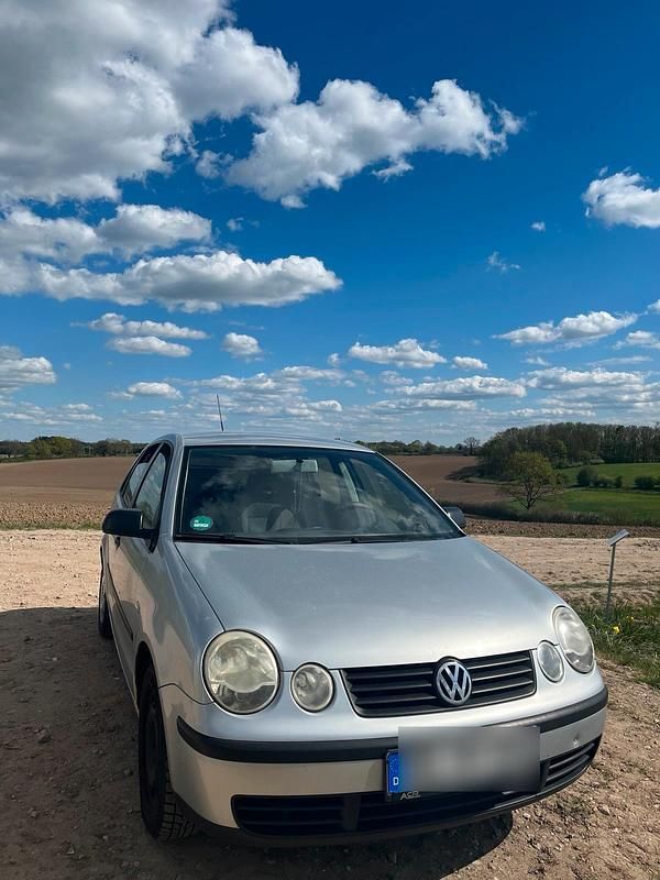 Silber Gebraucht 2003 VW Polo Limousine | 1.200 € (Fairer Preis) - Bild 1/4