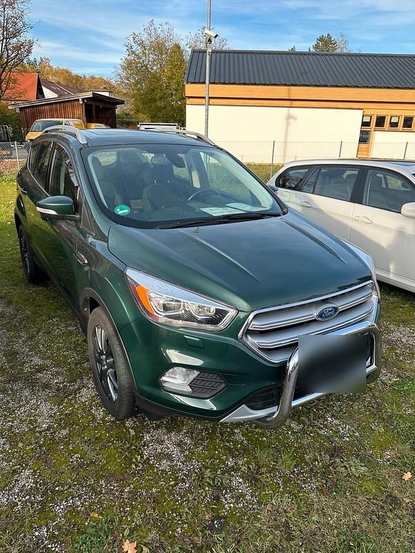 Gebraucht Ford Kuga 150 PS (110 kW) 2017 Grün SUV
