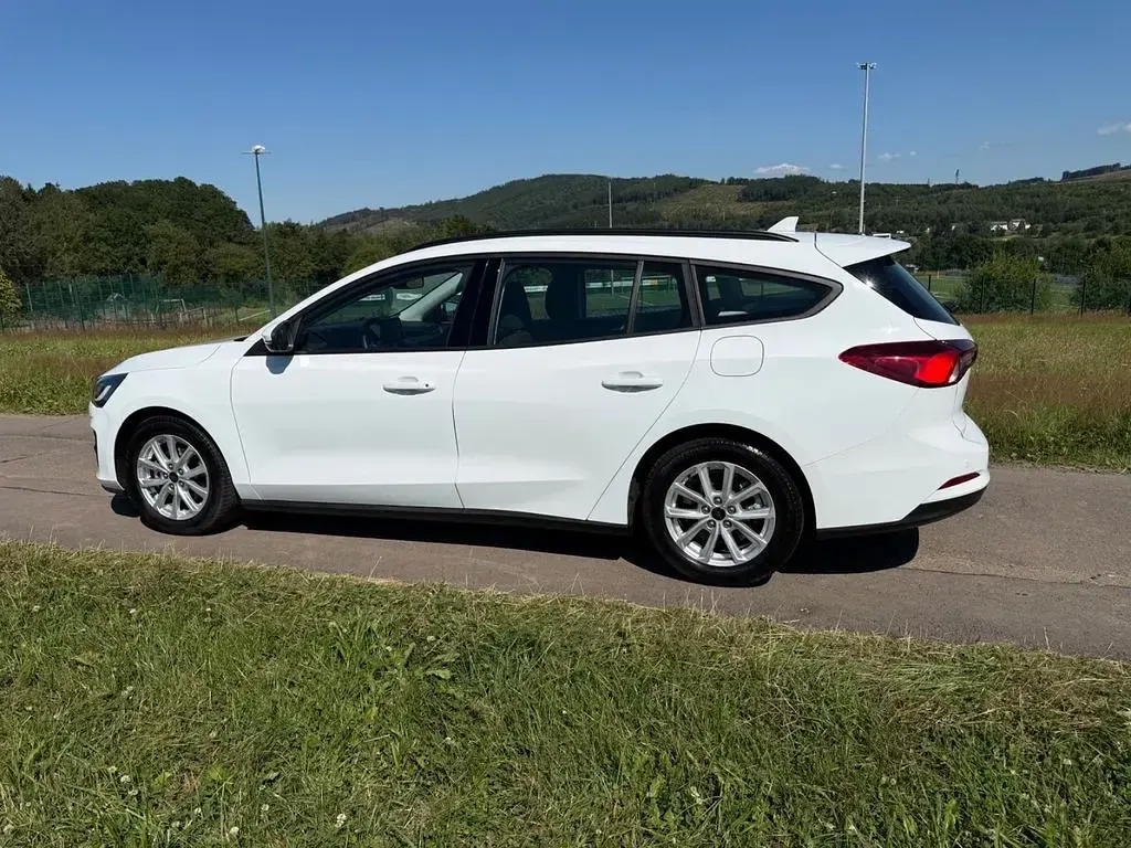Gebraucht Ford Focus Cool & Connect 120 PS (88 kW) 2023 Weiß Limousine