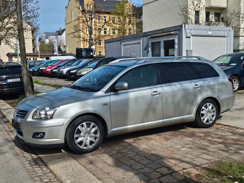 Silber Gebraucht 2008 Toyota Avensis Team Kombi | 1.800 € (Superpreis) - Bild 1/4