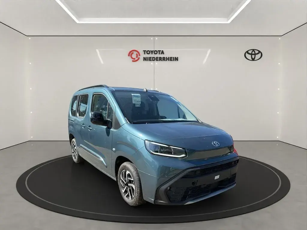 Neu Toyota Proace Verso City 110 PS (80 kW) 2026 Blau Kombi