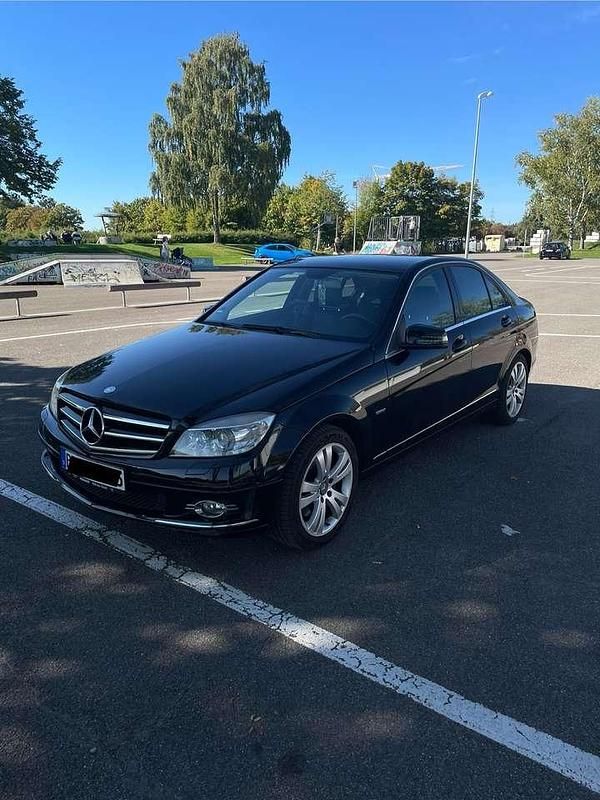 Schwarz Gebraucht 2011 Mercedes C350 Avantgarde Limousine | 10.699 € (Fairer Preis) - Bild 1/4