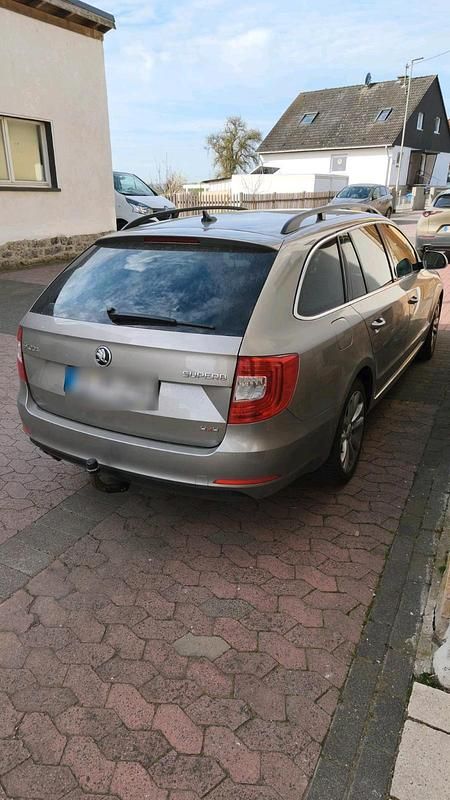 Gebraucht Skoda Superb 170 PS (125 kW) 2015 Beige Kombi