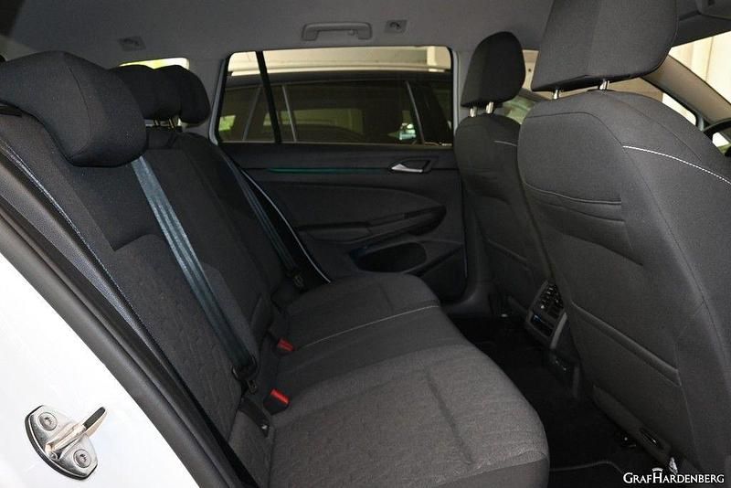 Gebraucht VW Golf VIII Move 150 PS (110 kW) 2024 Pure white Kombi