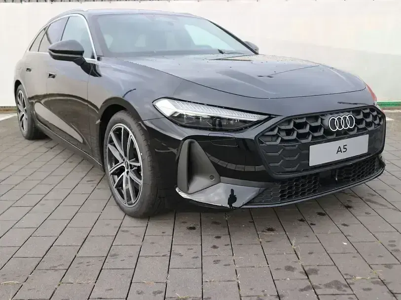 Gebraucht Audi A5 Sport 204 PS (150 kW) 2025 Mythosschwarz metallic Coupé