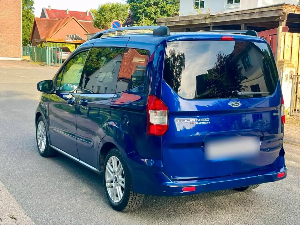 Gebraucht Ford Tourneo Courier Titanium 101 PS (74 kW) 2018 Blau Van / Kleinbus