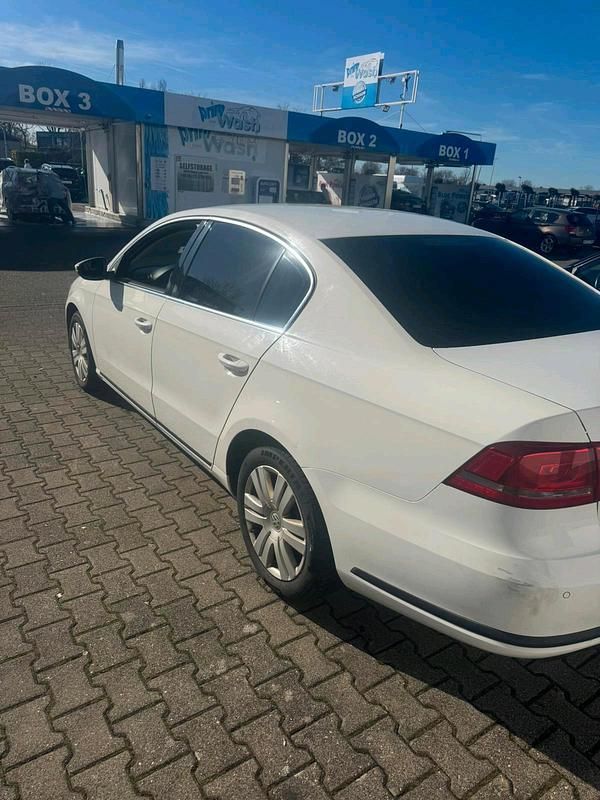 Gebraucht VW Passat 172 PS (126 kW) 2011 Weiß Limousine