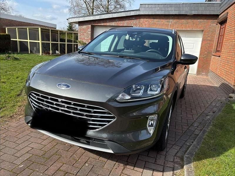Gebraucht Ford Kuga Titanium 224 PS (164 kW) 2021 Grau SUV