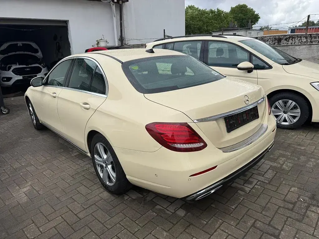 Gebraucht Mercedes E200 Avantgarde 150 PS (110 kW) 2017 Beige Limousine