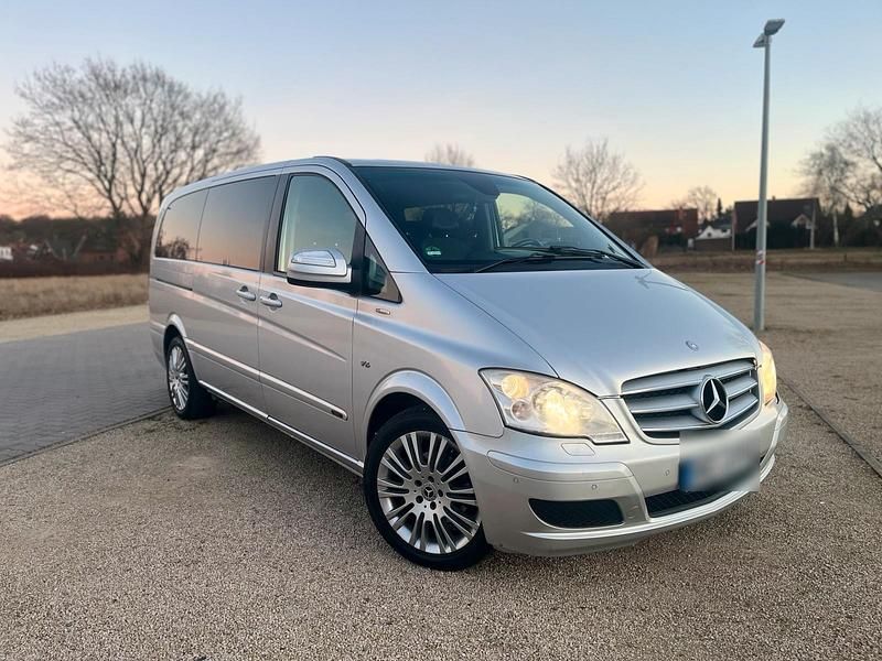Silber Gebraucht 2012 Mercedes Viano Van / Kleinbus | 16.499 € (Fairer Preis) - Bild 1/4