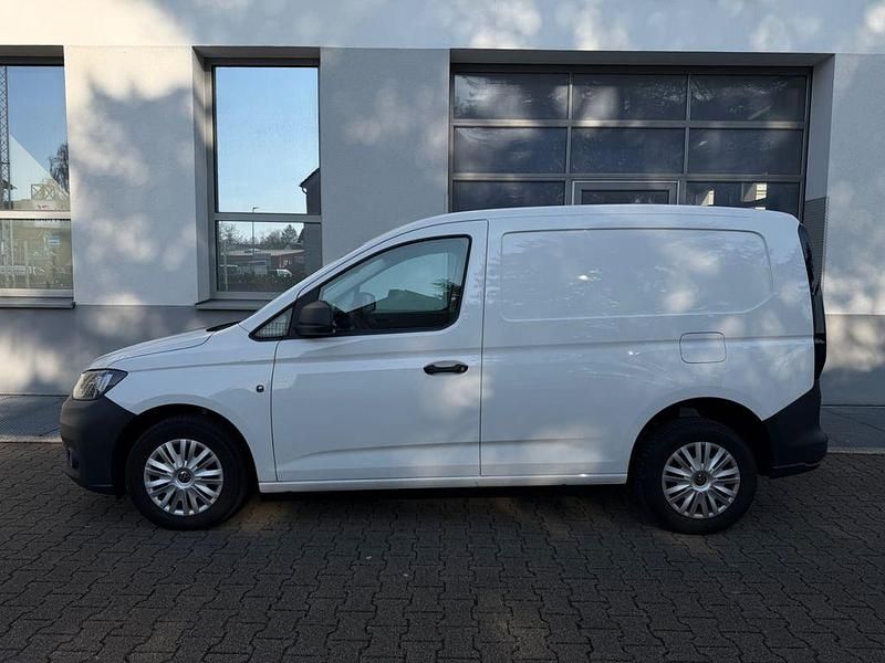 Gebraucht VW Caddy Basis 102 PS (75 kW) 2023 Weiß Van / Kleinbus
