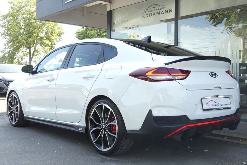 Weiß Gebraucht 2019 Hyundai i30 N Performance Limousine | 23.950 € (Fairer Preis) - Bild 1/4