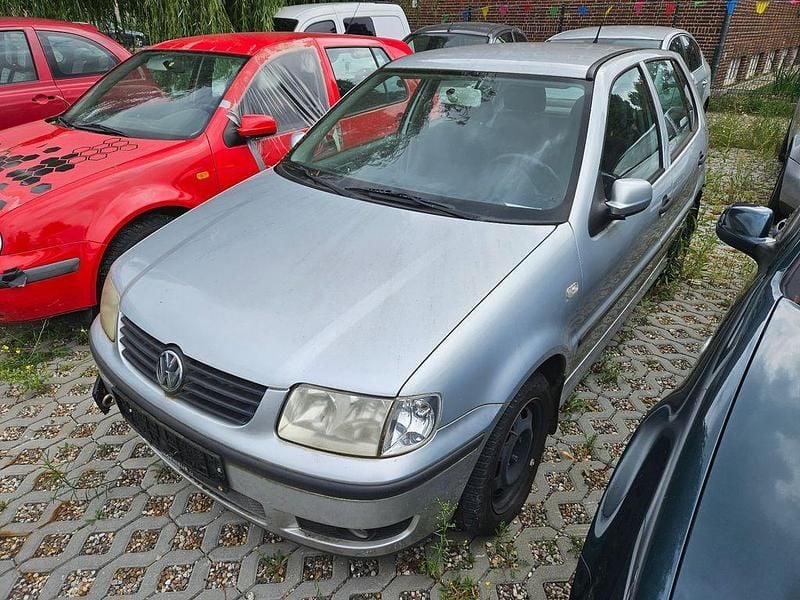 Gebraucht VW Polo Basis 75 PS (55 kW) 2001 Silber Kleinwagen