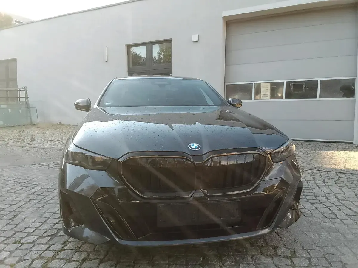 Gebraucht BMW 550e M Sport 489 PS (359 kW) 2026 Grau Limousine