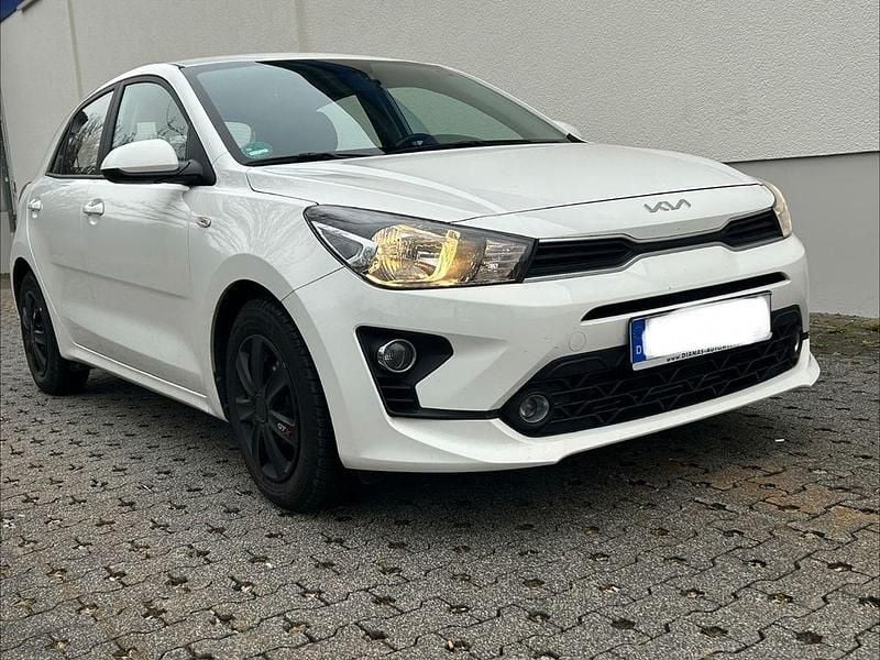 Gebraucht Kia Rio 84 PS (61 kW) 2022 Weiß Limousine