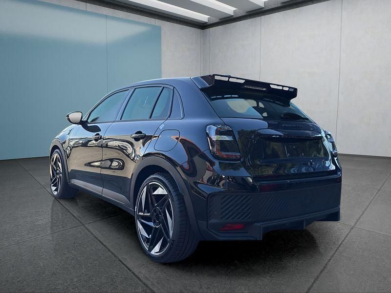Neu Abarth 600e Turismo 175 kW (238 PS) 2025 Schwarz SUV